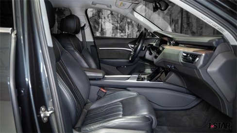 Used 2019 Audi e-tron Prestige w/ Prestige Package image 10