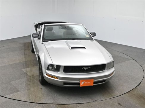 Used 2009 Ford Mustang Convertible image 38