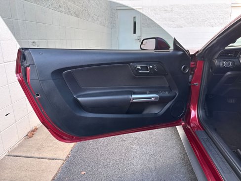 Used 2017 Ford Mustang Coupe image 23