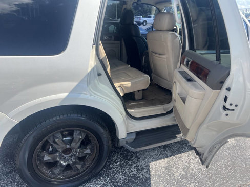 Used 2004 Lincoln Navigator Luxury image 13