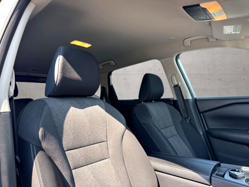 Used 2024 Nissan Rogue SV image 7