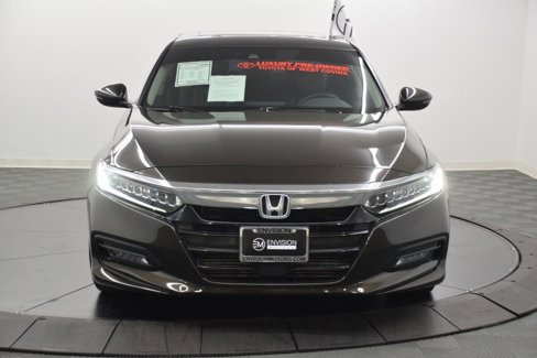 Used 2018 Honda Accord Touring image 3