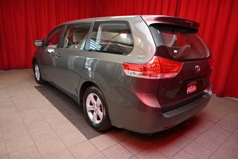 Used 2013 Toyota Sienna L image 15