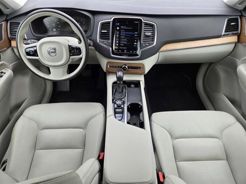 Certified 2021 Volvo XC90 T6 Momentum image 15