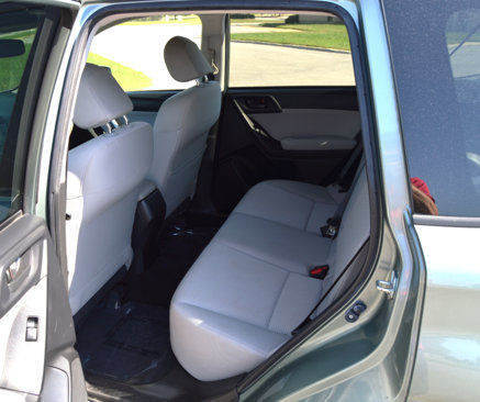 Used 2015 Subaru Forester 2.5i Premium w/ All-Weather Package image 12