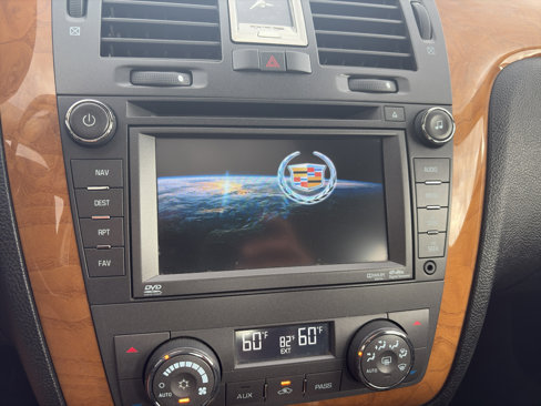 Used 2011 Cadillac DTS Platinum image 18