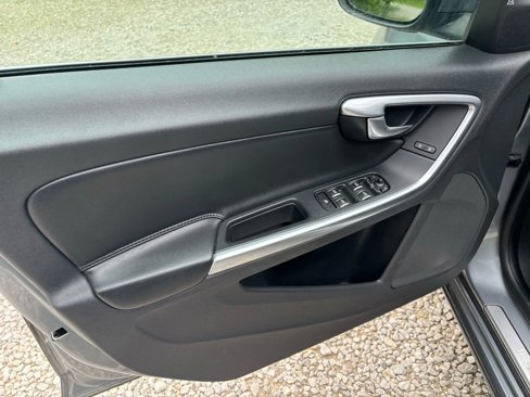 Used 2018 Volvo S60 T5 Inscription image 38