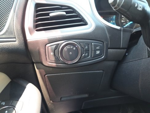Used 2019 Ford Edge SEL image 16