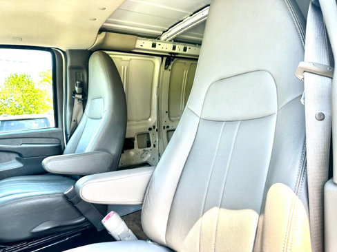 Used 2014 Chevrolet Express 2500 image 12