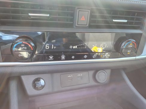Used 2024 Nissan Rogue SV image 26