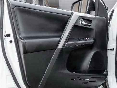 Used 2018 Toyota RAV4 XLE image 16