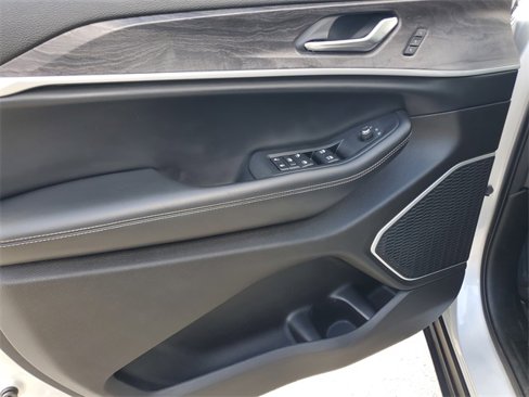 Used 2022 Jeep Grand Cherokee Limited image 18