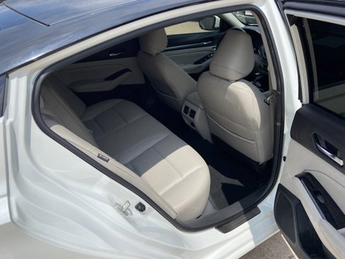 Used 2020 Nissan Altima 2.0 Platinum image 11