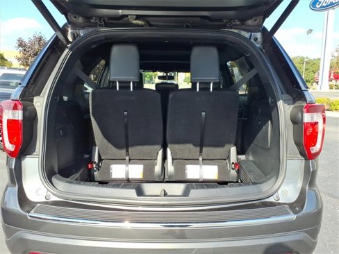 Used 2018 Ford Explorer XLT w/ Equipment Group 202A image 8