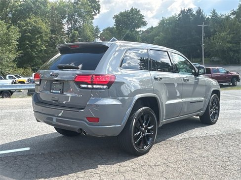 Used 2022 Jeep Grand Cherokee Laredo X image 4