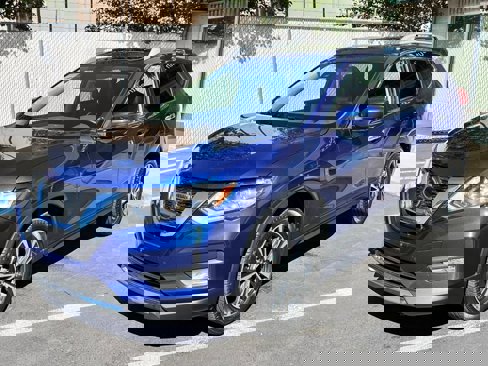 Used 2020 Nissan Rogue SV w/ Sun & Sound Touring Package image 3