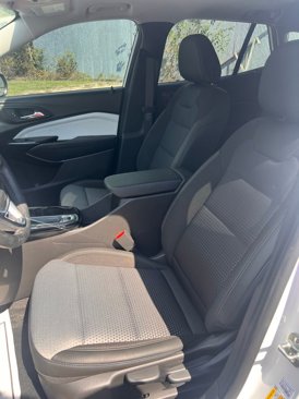 Used 2025 Chevrolet Trax LT w/ Sunroof Package image 12