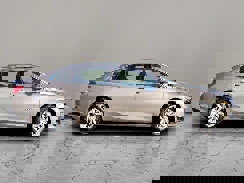 Used 2025 Chevrolet Malibu LT image 3