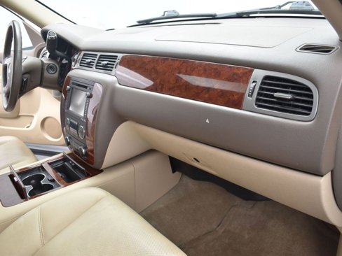 Used 2013 Chevrolet Suburban LTZ image 25