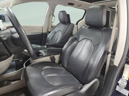 Used 2018 Chrysler Pacifica Touring-L Plus w/ Tire & Wheel Group image 24