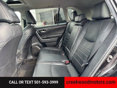 Used 2021 Toyota RAV4 XLE Premium image 10