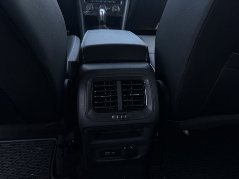 Used 2021 Volkswagen Tiguan SE R-Line image 25