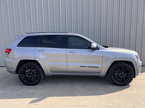 Used 2020 Jeep Grand Cherokee Altitude image 9