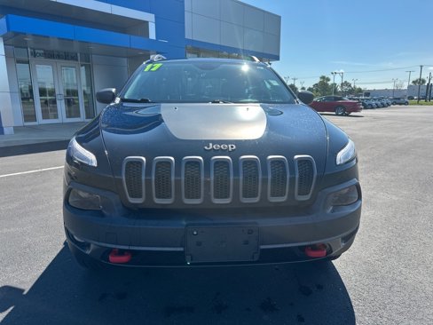 Used 2017 Jeep Cherokee Trailhawk image 2