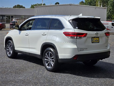 Used 2019 Toyota Highlander XLE image 24