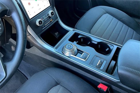 Used 2021 Ford Edge SE w/ Cargo Accessory Package image 17
