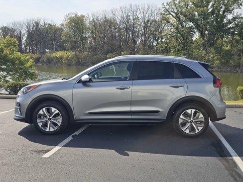 Used 2022 Kia Niro EX image 11