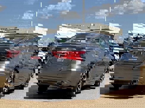Used 2018 Nissan Maxima Platinum image 5