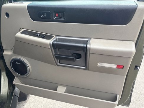 Used 2003 HUMMER H2 Luxury w/ Preferred Equipment Group image 48