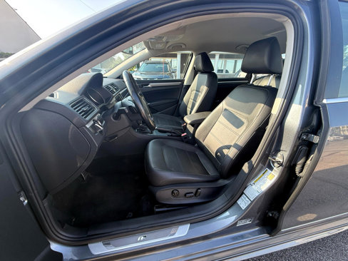 Used 2017 Volkswagen Passat 1.8T R-Line w/ R-Line Lighting Package image 11