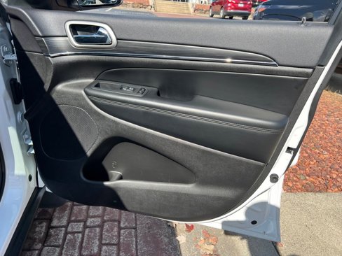 Used 2019 Jeep Grand Cherokee Limited image 33