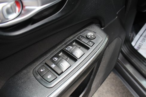 Used 2016 Jeep Cherokee Latitude w/ Comfort/Convenience Group image 15