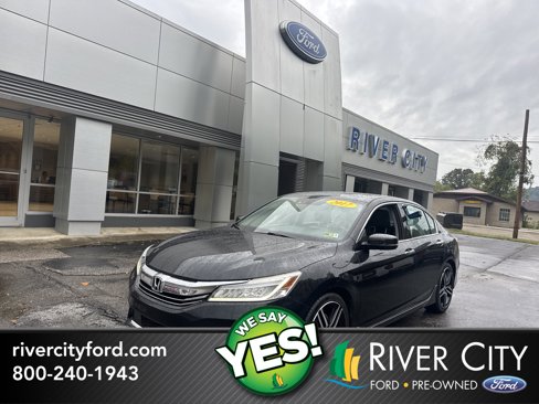 Used 2017 Honda Accord Touring image 1