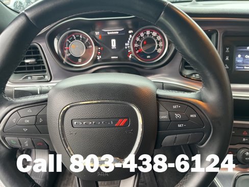 Used 2015 Dodge Challenger SXT image 17
