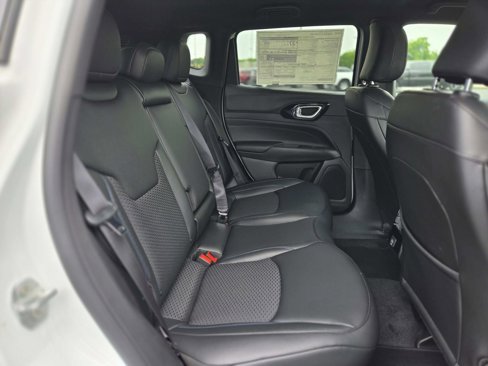 New 2025 Jeep Compass Latitude w/ Altitude Special Edition image 15