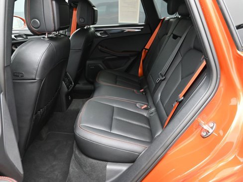 Certified 2025 Porsche Macan image 17