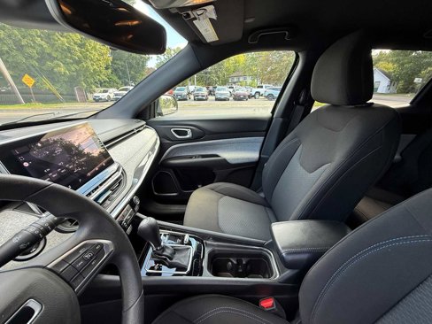Used 2023 Jeep Compass Sport image 18