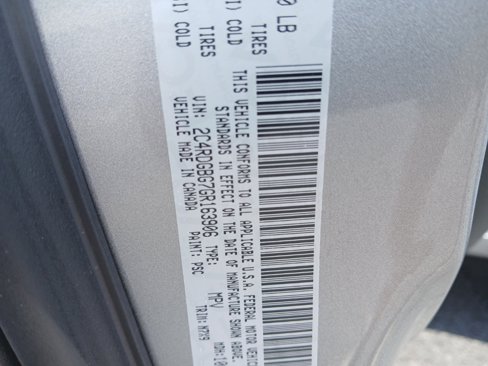 Used 2016 Dodge Grand Caravan SE image 13