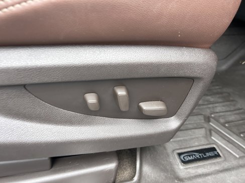 Used 2018 Chevrolet Silverado 1500 High Country image 47