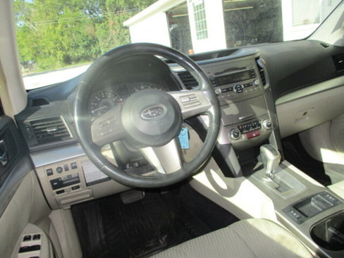 Used 2010 Subaru Outback 2.5i Premium image 7