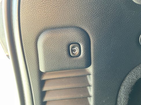 Used 2021 Jeep Grand Cherokee Laredo X image 12