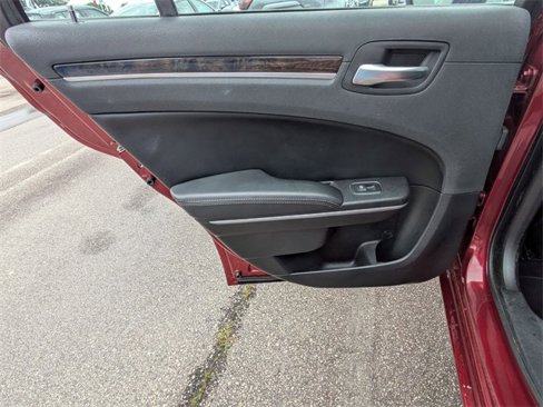 Used 2019 Chrysler 300 Limited image 28