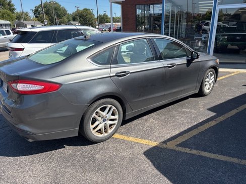 Used 2015 Ford Fusion SE image 5