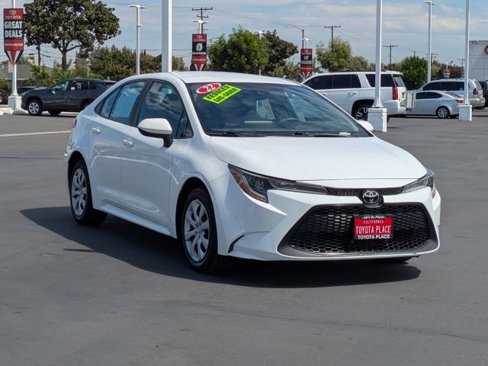 Used 2022 Toyota Corolla LE image 3