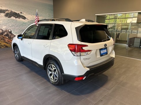 Used 2021 Subaru Forester Premium image 22