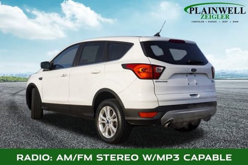 Used 2019 Ford Escape SE image 2